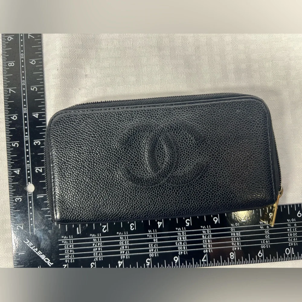 CHANEL carry iconic